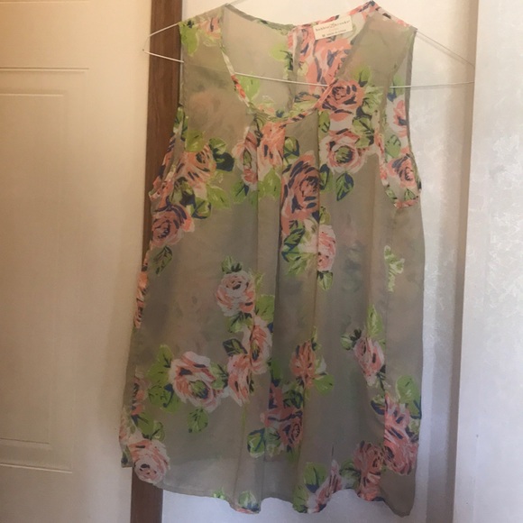 Sleeveless shirt - Picture 2 of 7